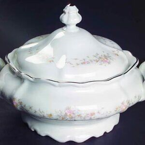 VINTAGE NIB Johann Haviland China Floral Splendor Casserole with cover dish